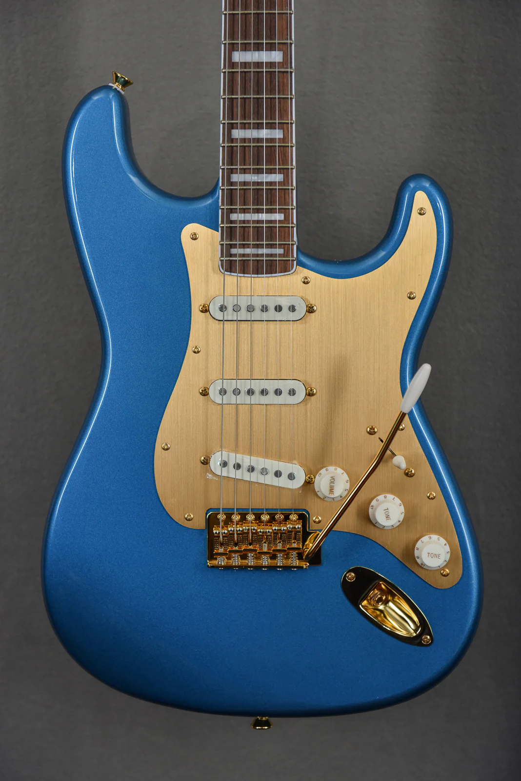 40th Anniversary Stratocaster Gold Edition - Lake Placid Blue - Image 2
